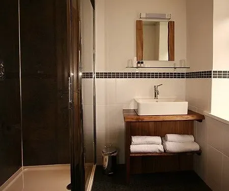 Lakeside House 4*