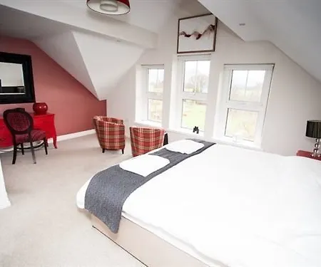 Lakeside House 4*