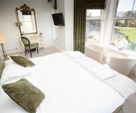 Lakeside House 4*