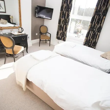 Lakeside House 4*